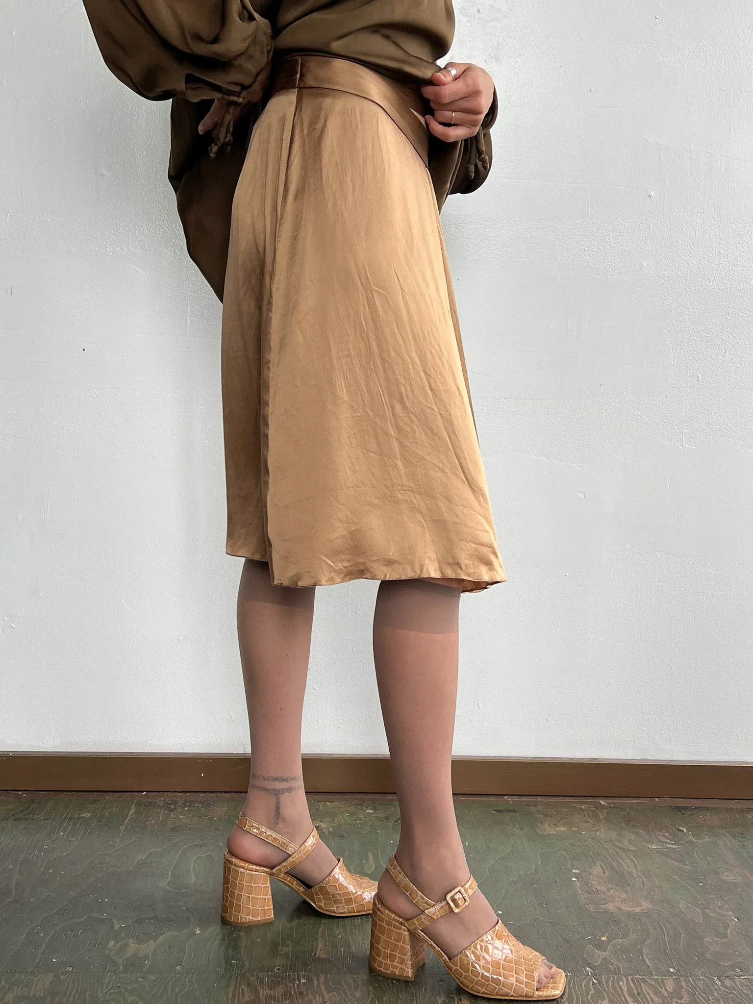 Almond Silk Skirt (M)