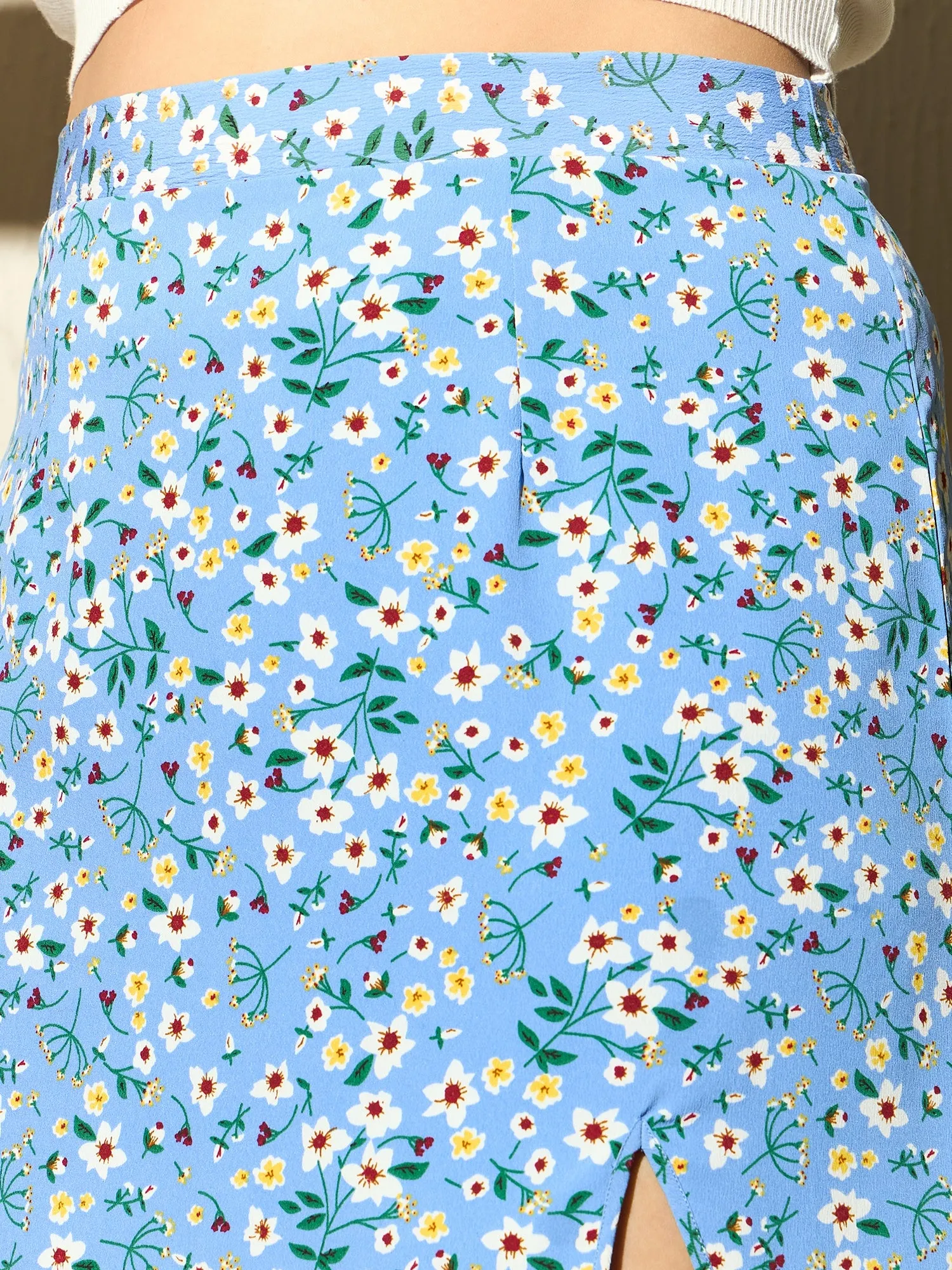 Berrylush Curve Women Blue Floral Printed Front Slit Straight A-Line Mini Skirt