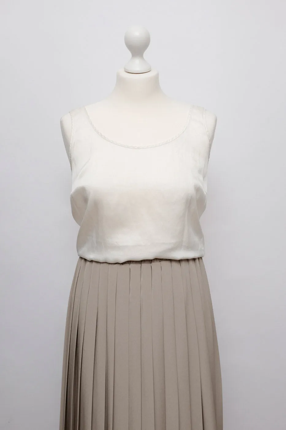 PLEATED BEIGE MIDI SKIRT