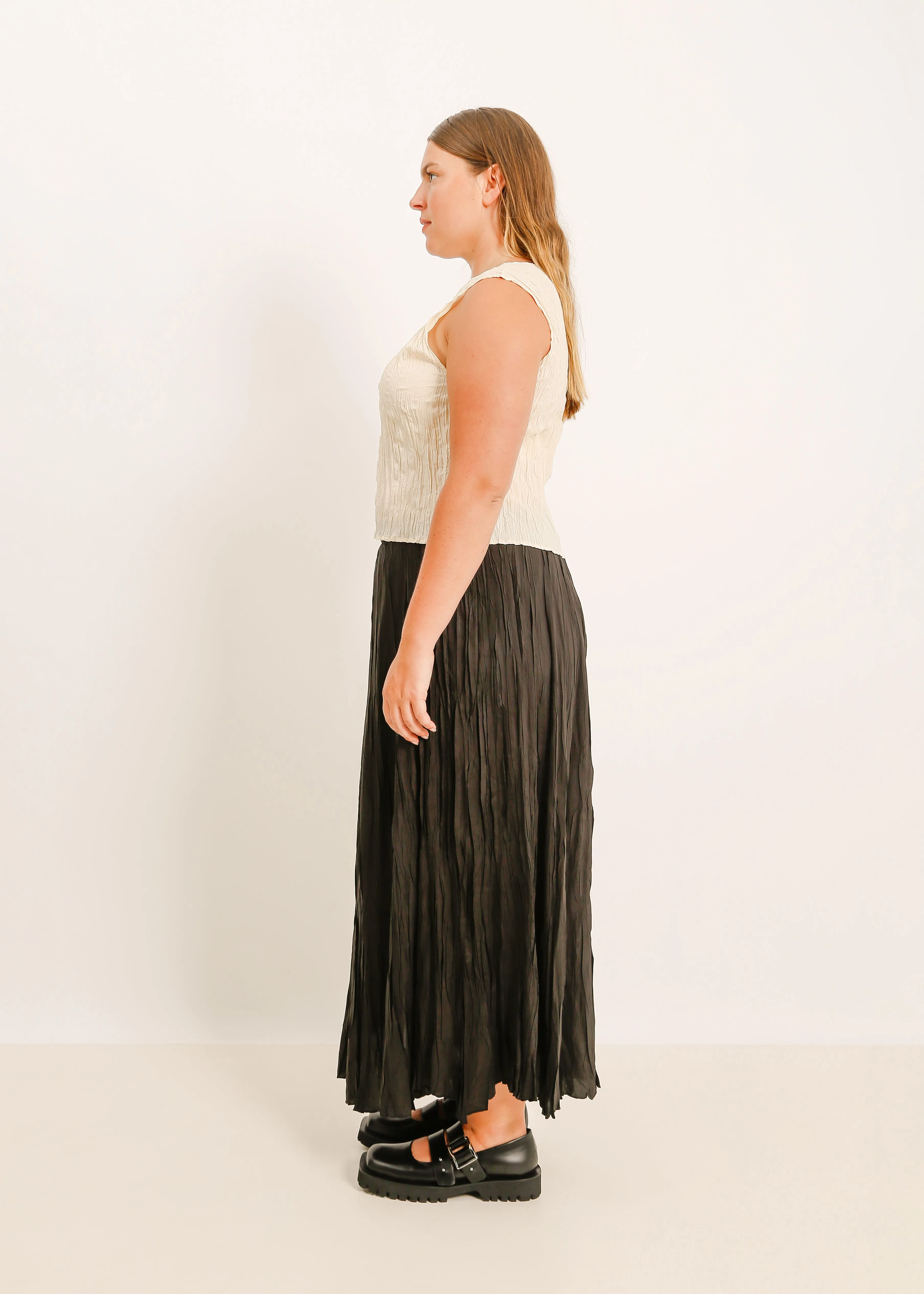 W24 | MIETTA PLEAT SKIRT / BLACK